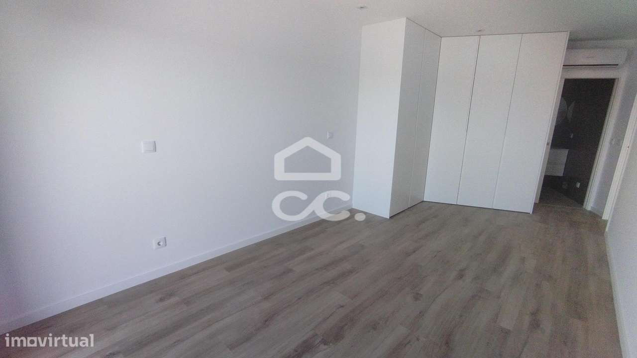 Apartamento tipo T-1+1 com terraço no centro de Pataias!-9