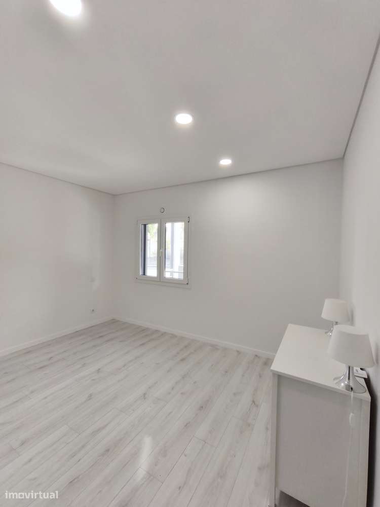 Apartamento T3 Novo c/ Parque de Estacionamento-6