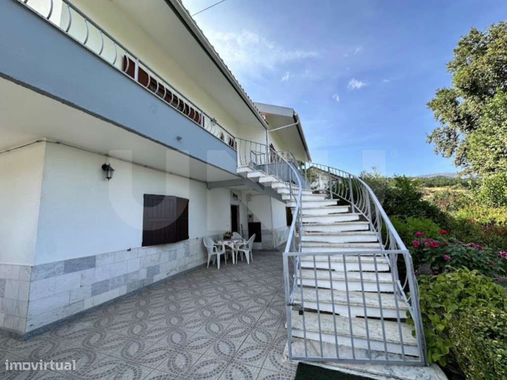 Moradia independente com dois apartamentos (T2 e T3) - Covilhã - Grande imagem: 4/60