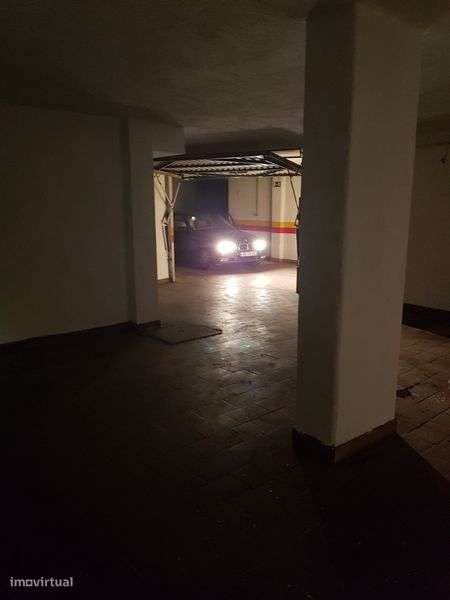 Garagem Box Fechada em Massamá | 42m² | 42.000€ - Grande imagem: 4/6