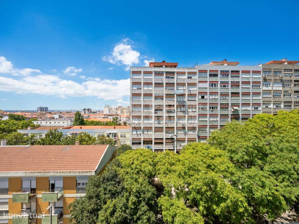 Apartamento T2 remodelado para venda em Verderena, Barreiro-18