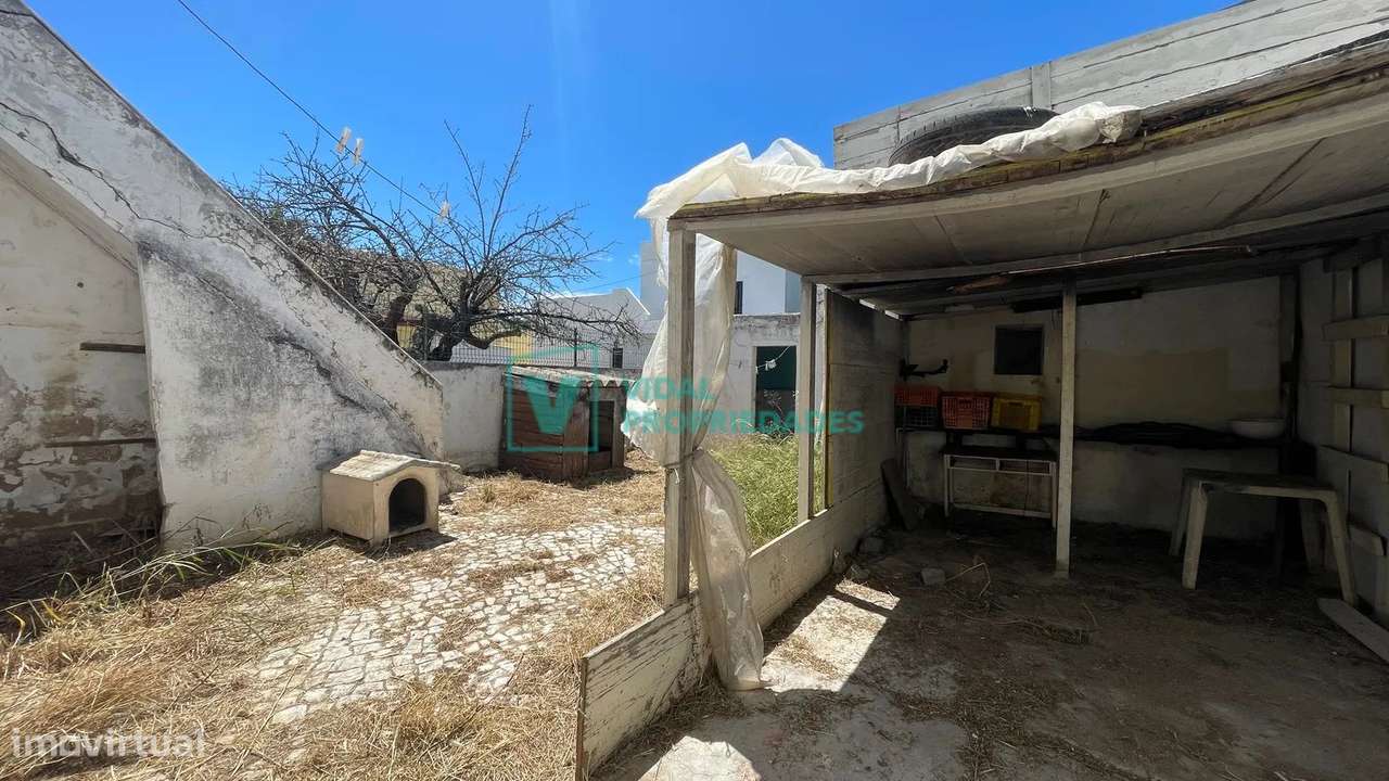T2 em banda com garagem, jardim e terraço em Faro-19
