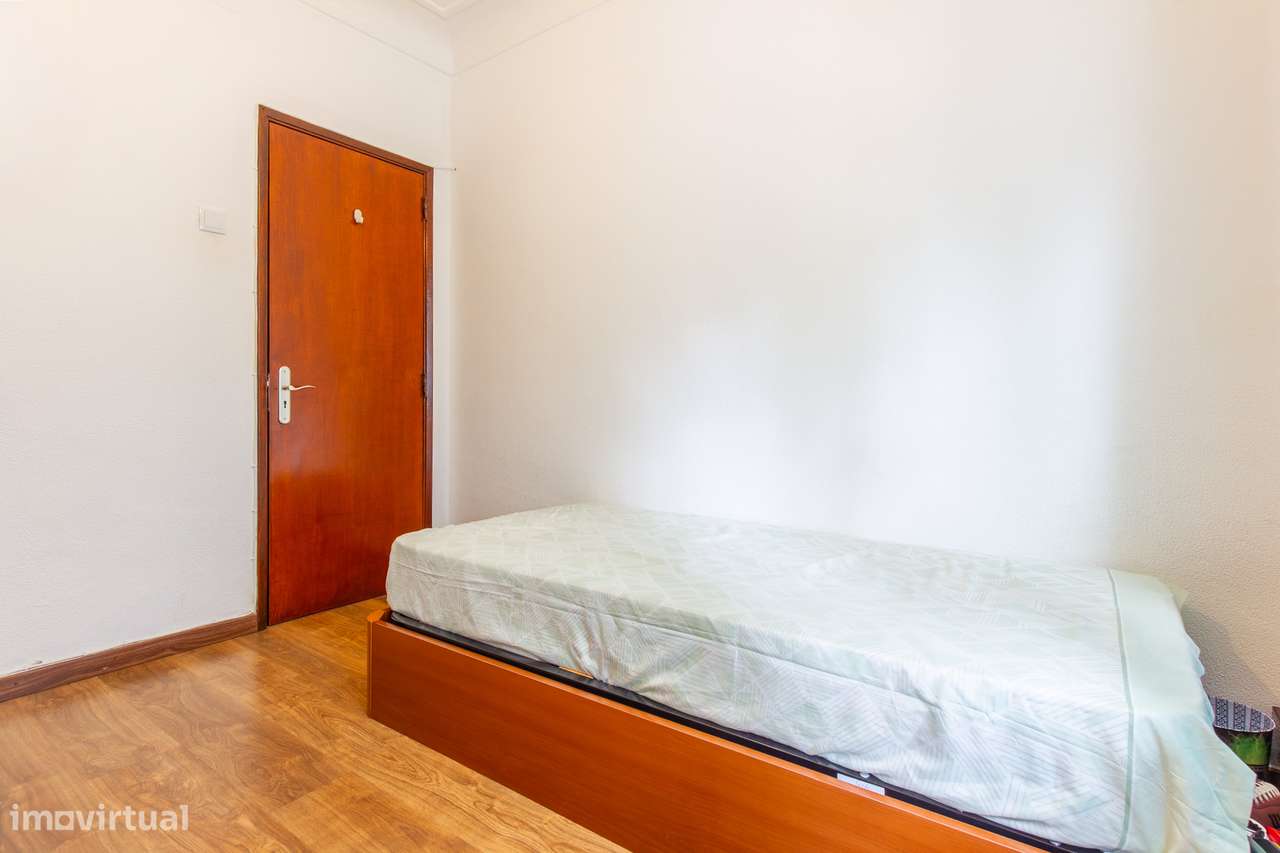 Paio Pires - Apartamento de 4 assoalhadas remodelado, com quintal-14