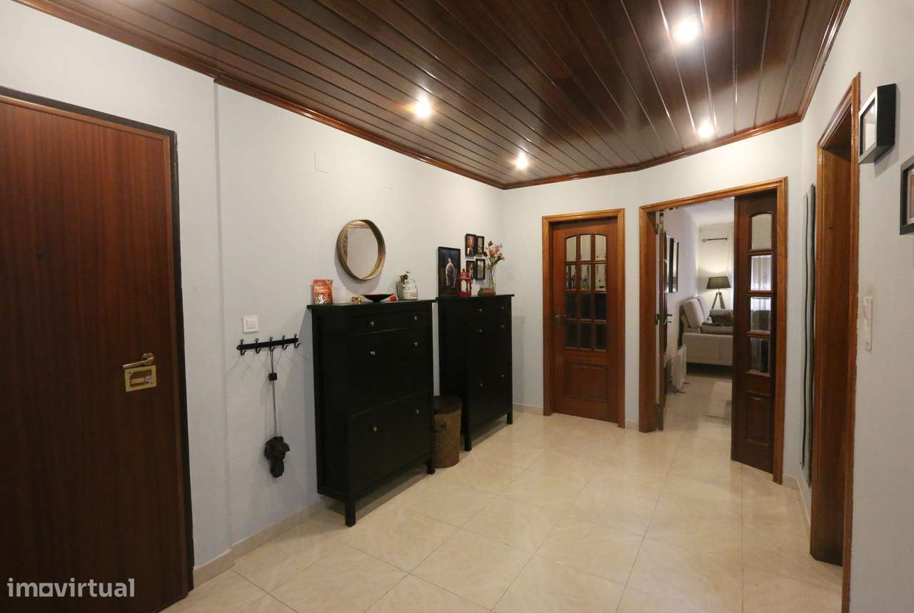 Encantador T2 em Massamá próximo de comércio e serviços! - Grande imagem: 4/17