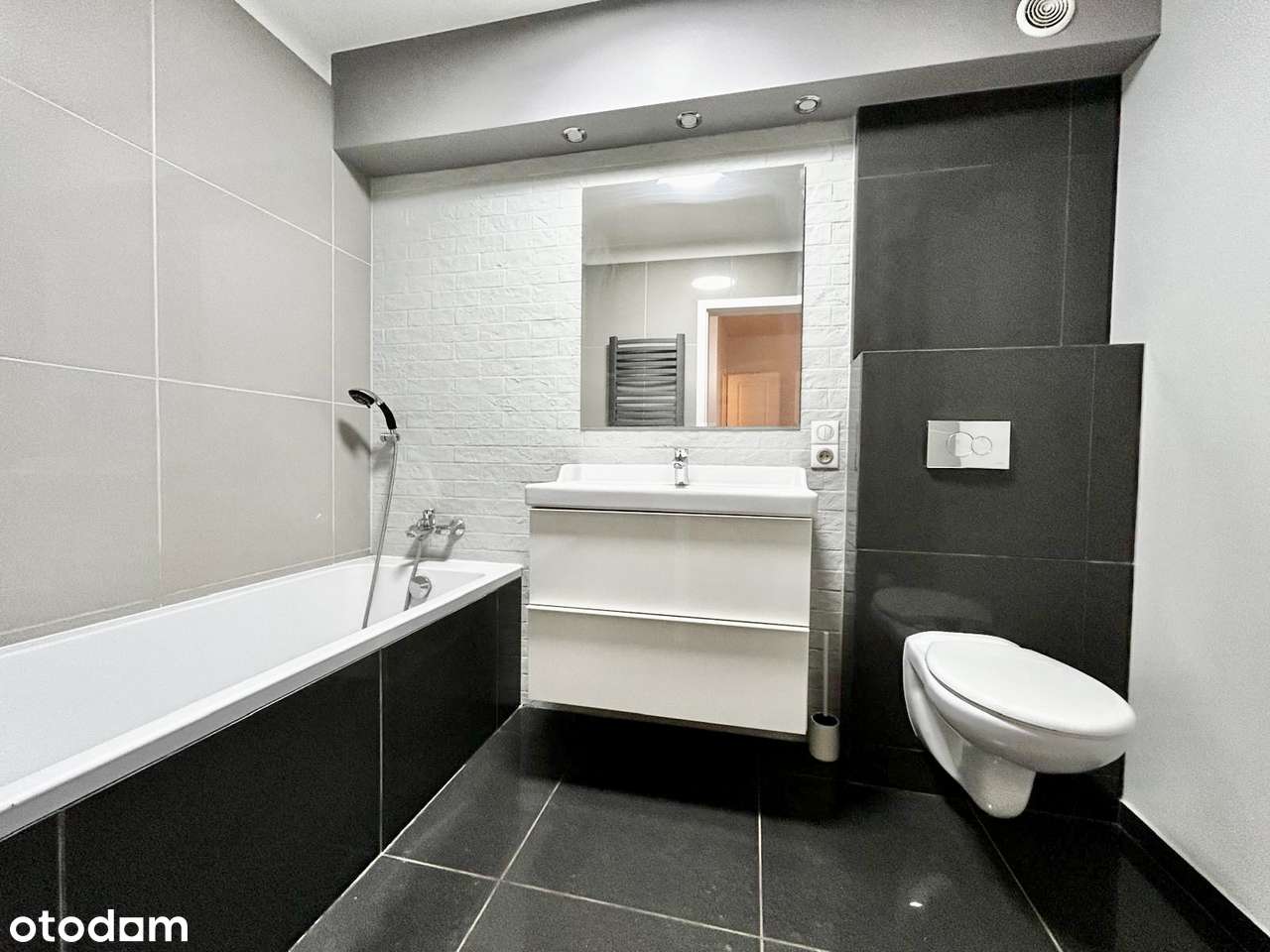 Gotowe 2 pokoje z ogródkiem, garażem i p. gospodarczym | Metro Trocka-5