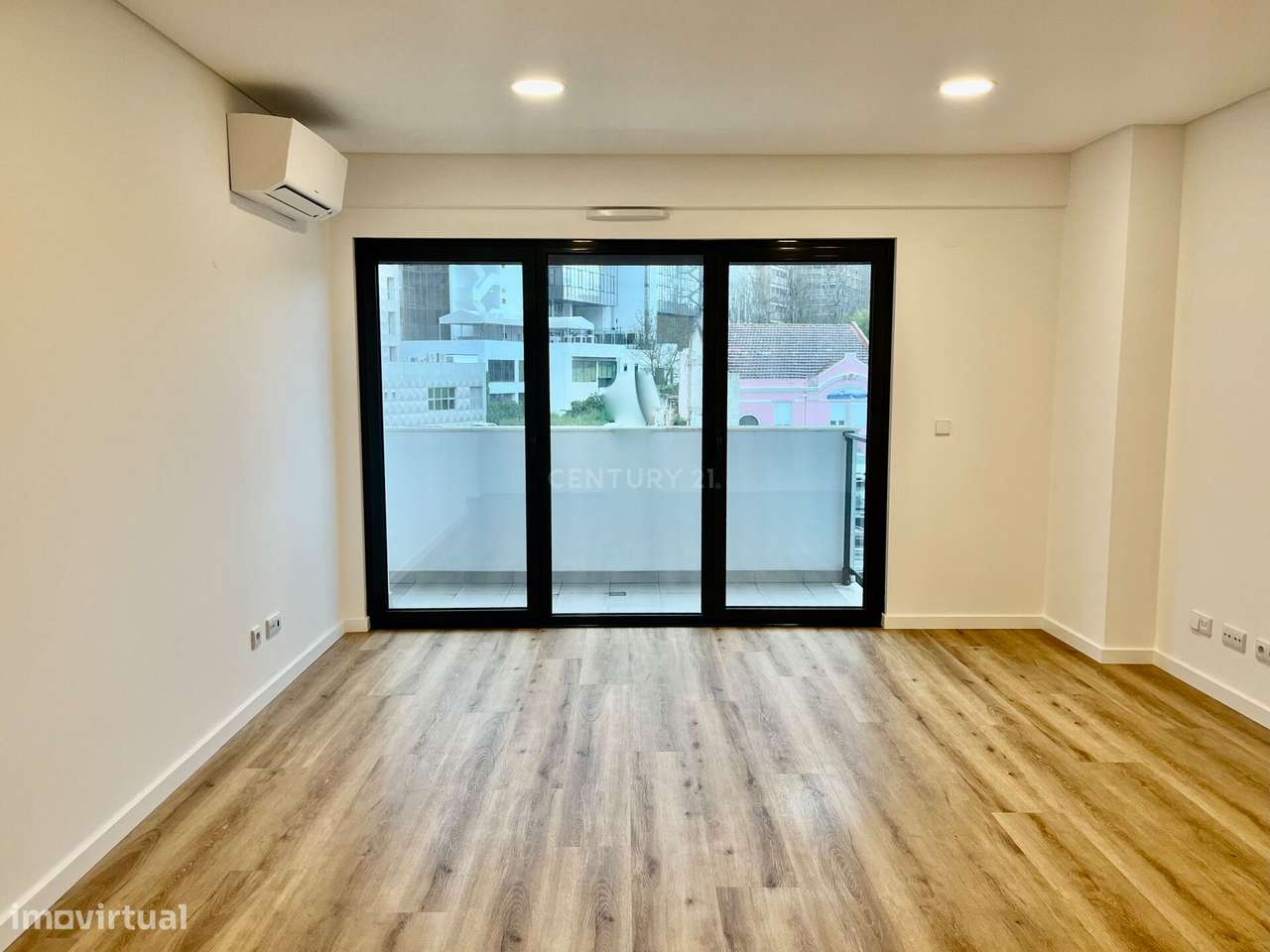 Arrenda-se T2 de Luxo no Edifício INN Campolide | Garagem | Arrecadaçã - Grande imagem: 2/31