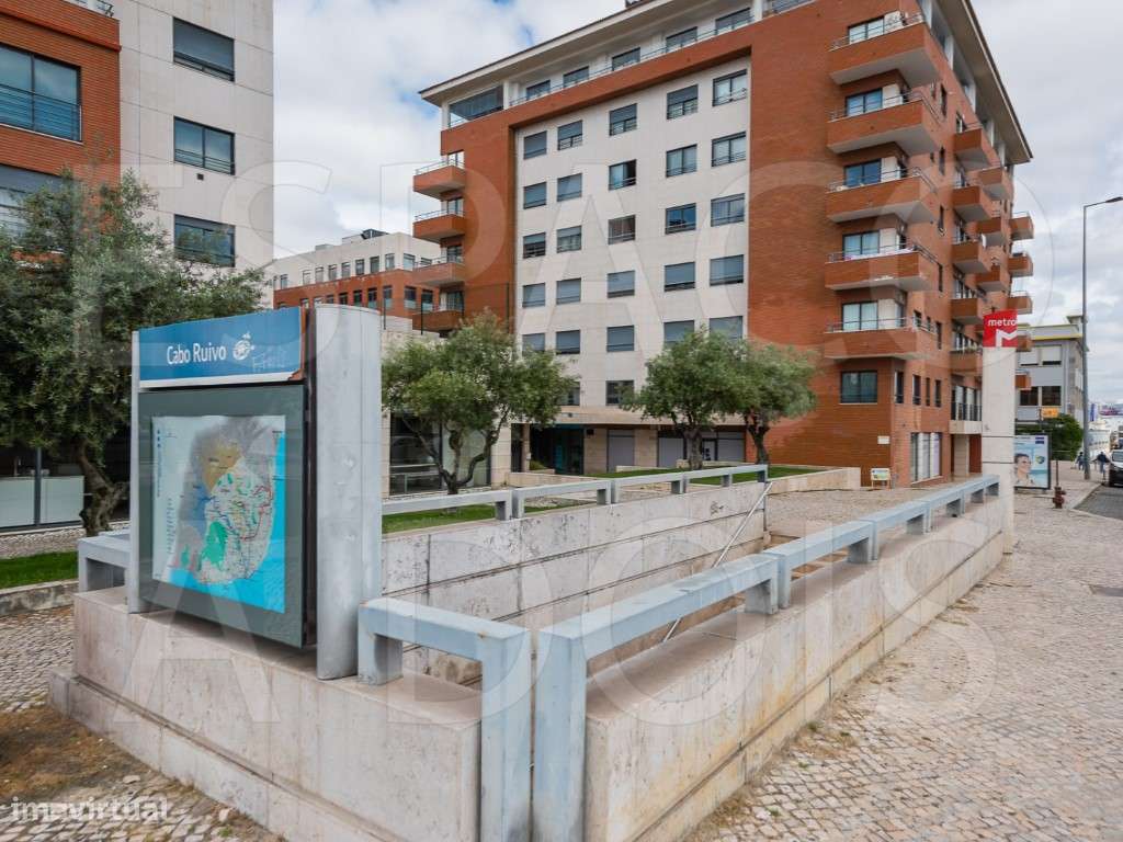 T3 com Vista Rio, Estacionamento e 2 Varandas junto à Estação de Br...-57