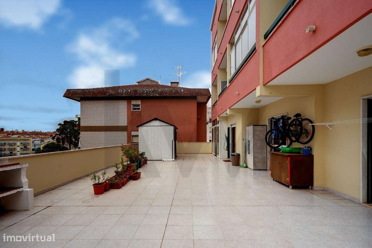 Apartamento T2 com Terraço e Arrecadação em Mem Martins-15