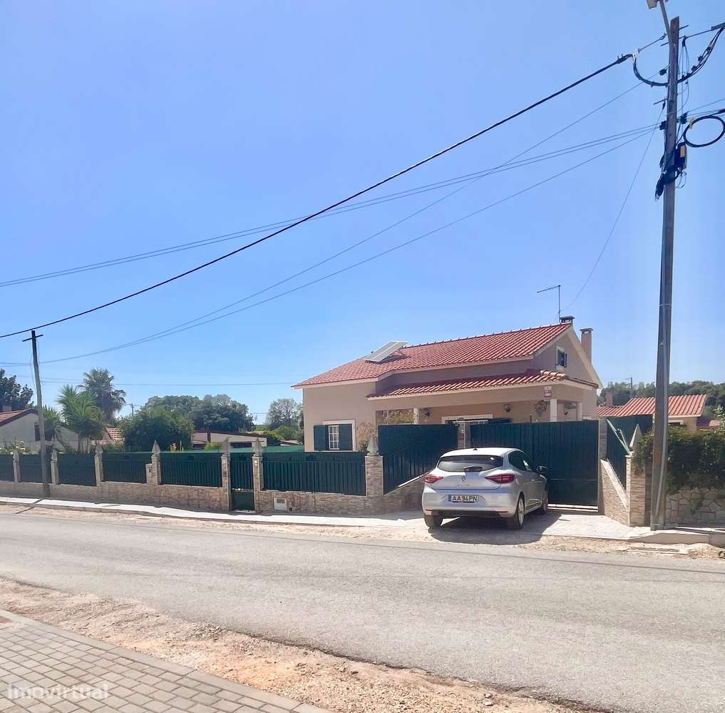 Moradia T2+1 com piscina em Salvaterra De Magos.-47