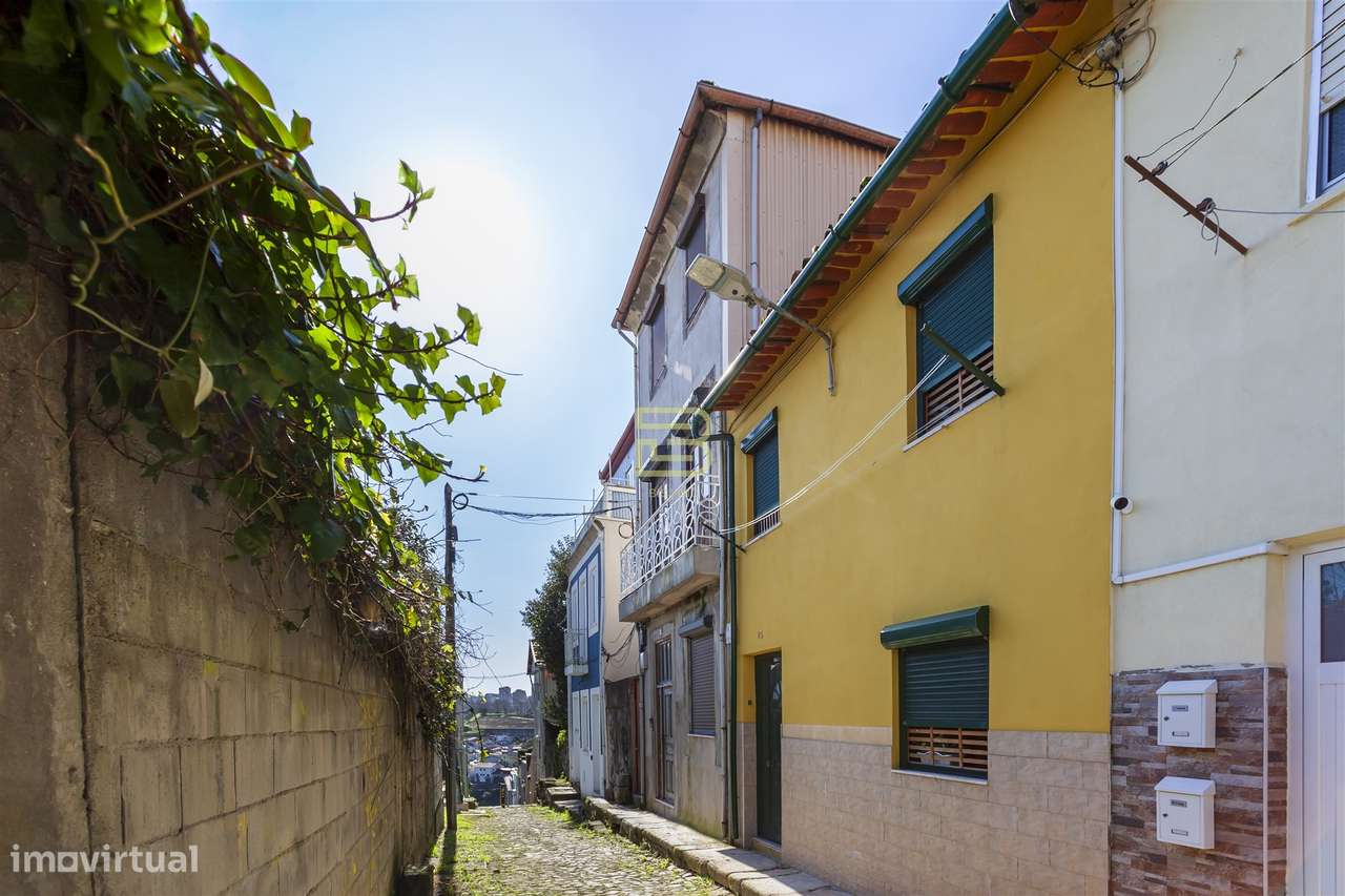 Apartamento T1 renovado pelo atelier Martina Arquitectura na tradicion - Grande imagem: 3/20