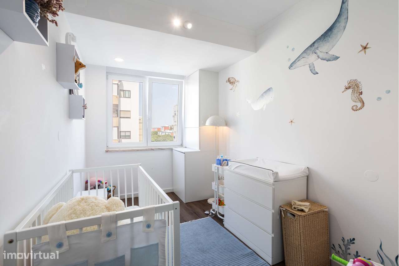 Apartamento T2 Remodelado com Vista Desafogada sobre o Tejo no Centro-20