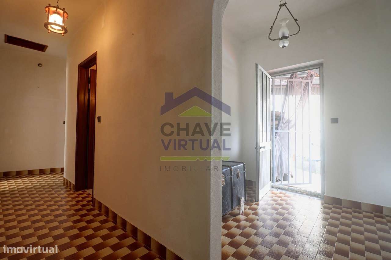 Moradia V2+1 com Terreno e Garagem - Delgada, Bombarral-14