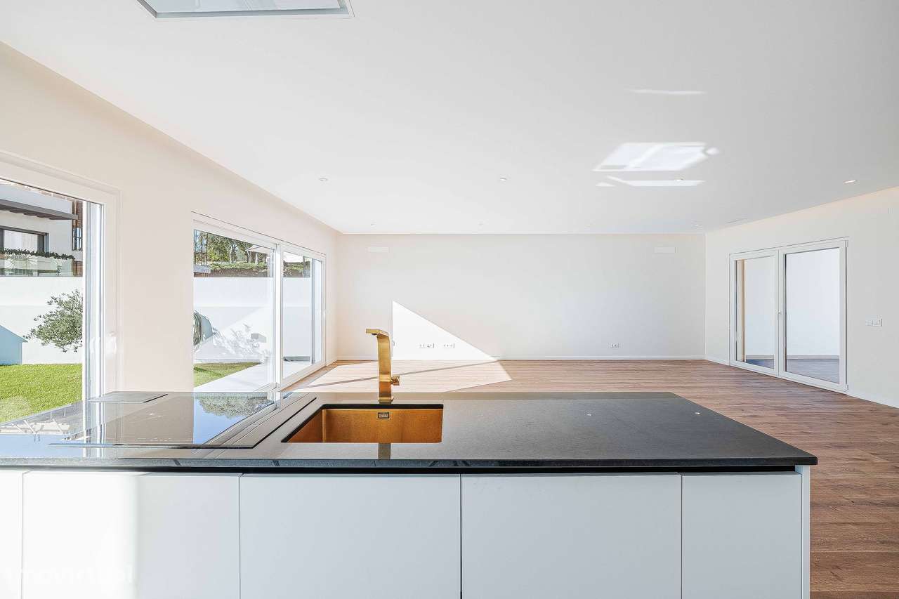 Elegante moradia T4 de arquitetura contemporânea em Albarraque-10