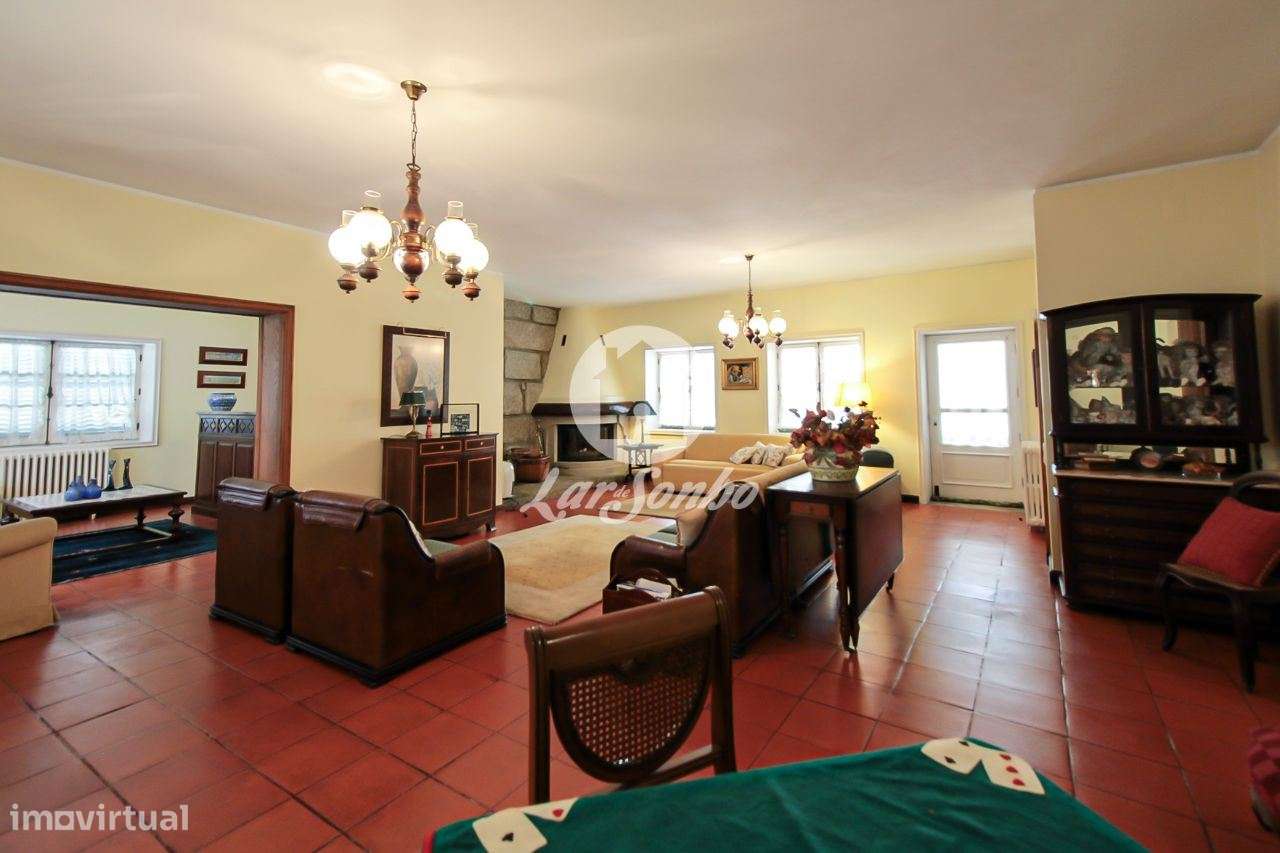 Moradia com 5 quartos, piscina e garagem fechada para 3 carros em V... - Grande imagem: 5/26