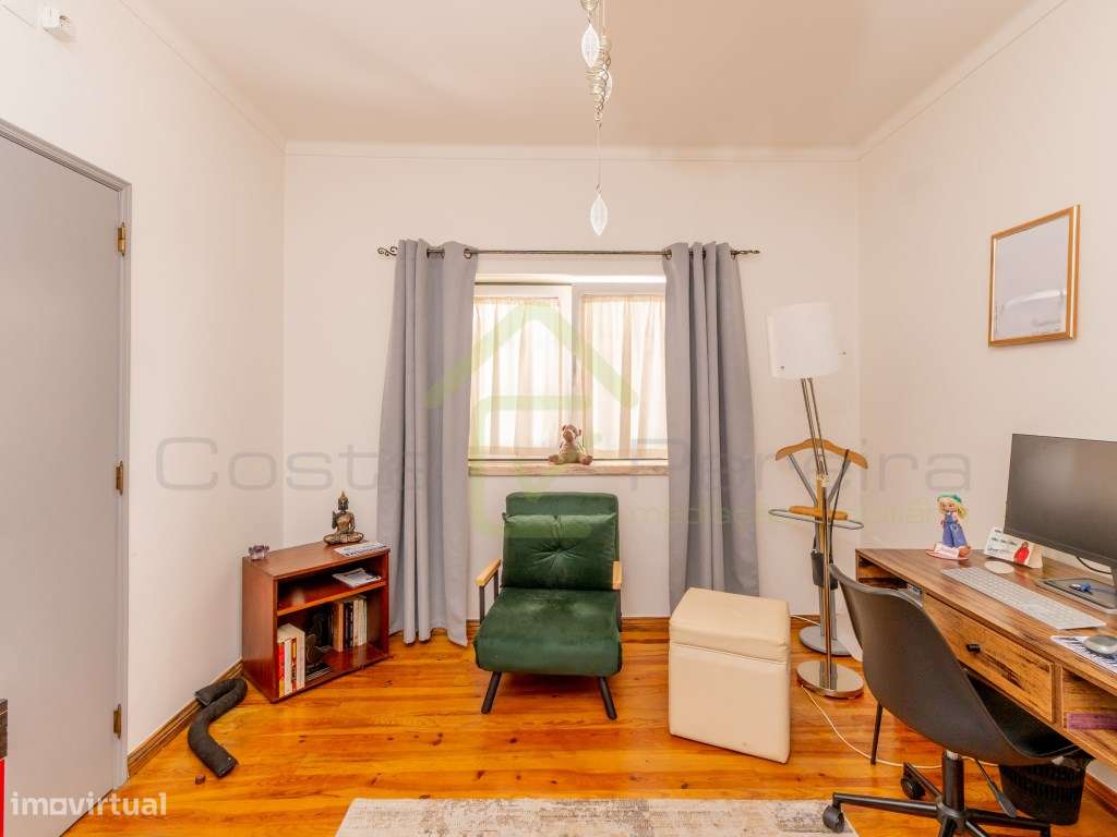 Quintinha com piscina inserida em terreno com 2950 m2-38