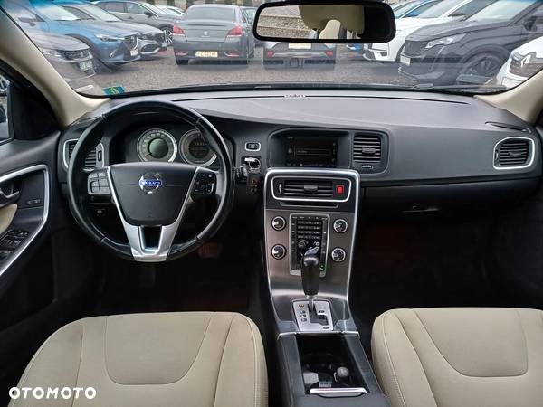 Volvo V60 T4 Momentum - 14