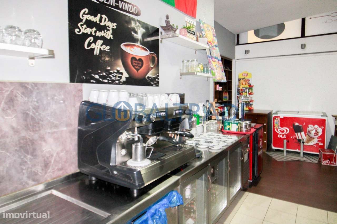 Trespasse de Confeitaria com espaço comercial equipado-15