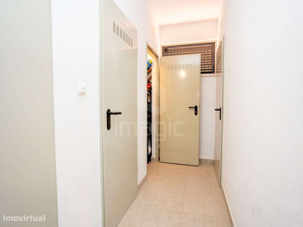 Apartamento T2 Usado com lugar de estacionamento em Vialonga-22