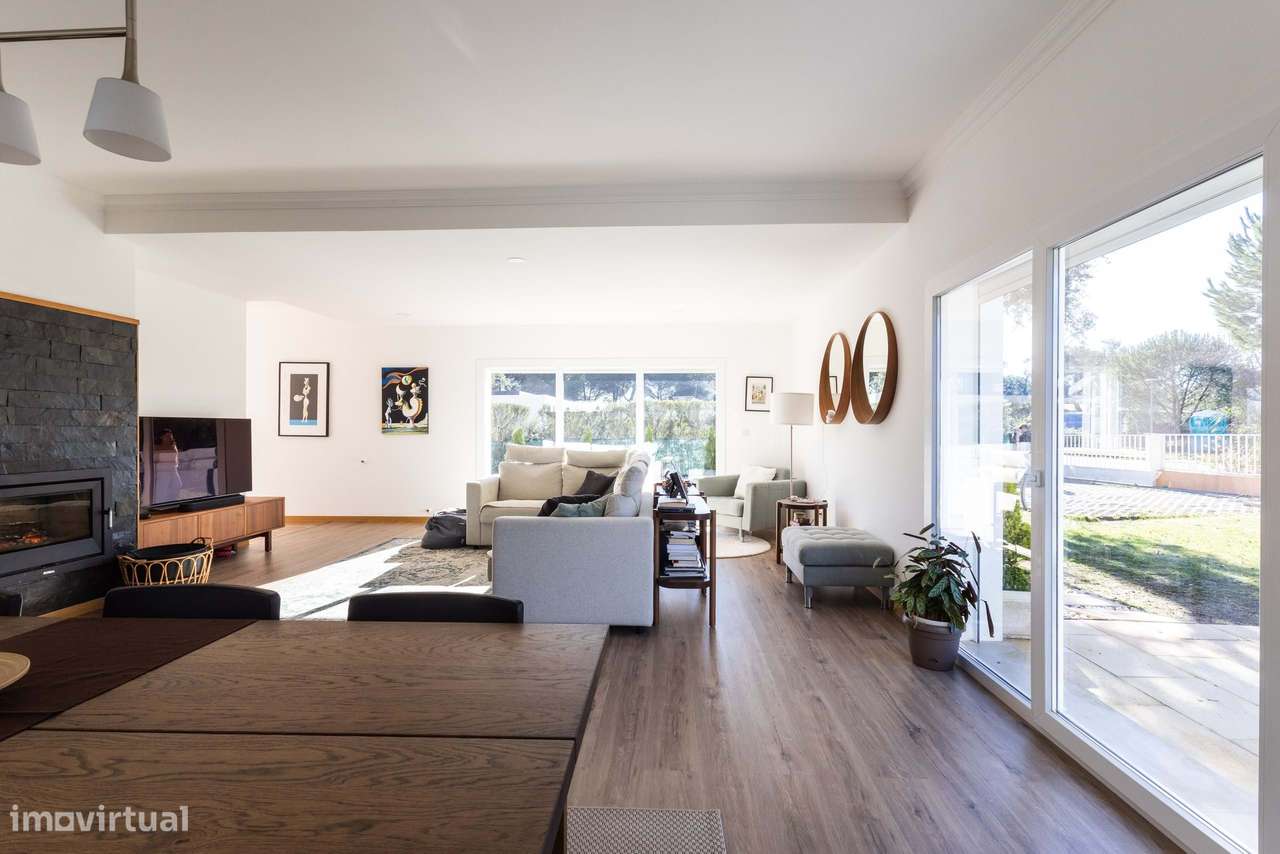 MORADIA T4 218M² EM TERRENO 1.044M² COM PISCINA EM CONDOMÍNIO GOLFE SA-19