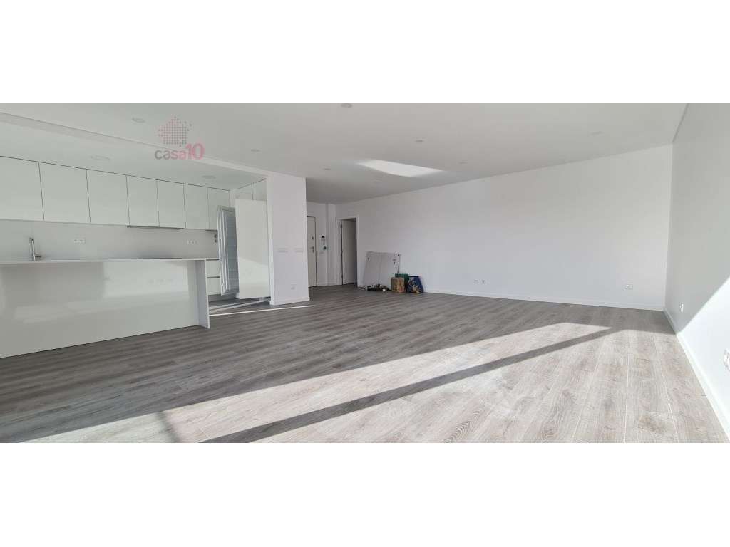Vende Se Apartamento T5 Duplex Em Construcao No Montijo