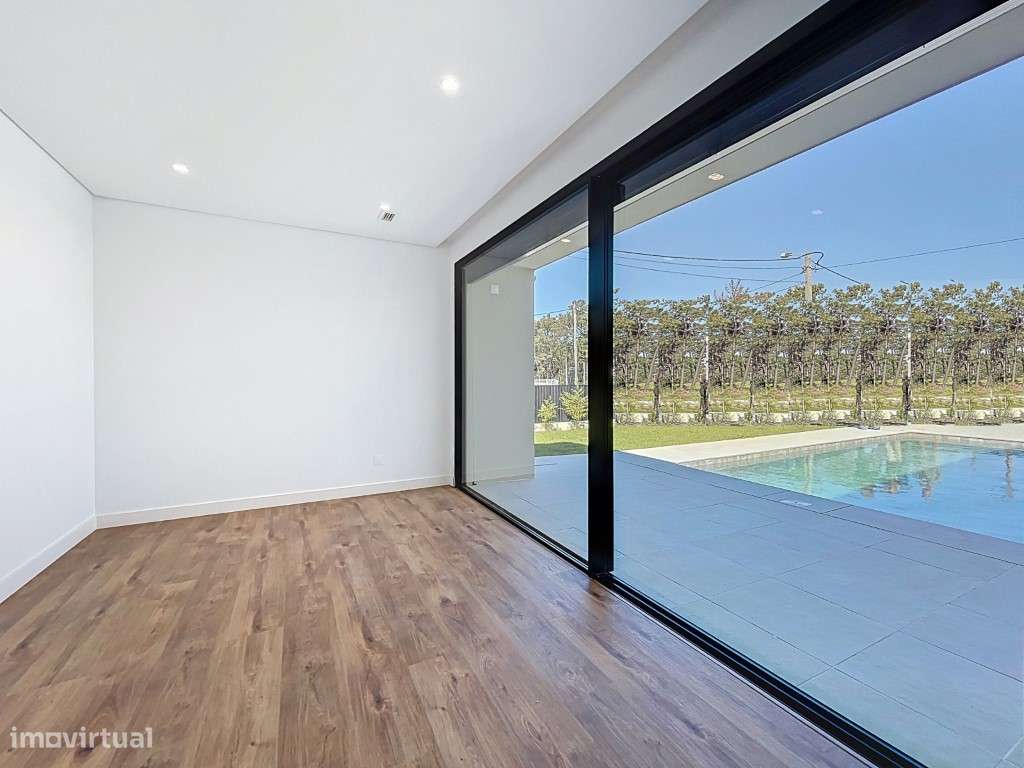 Moradia T5 na Aroeira - Charneca da Caparica.-9