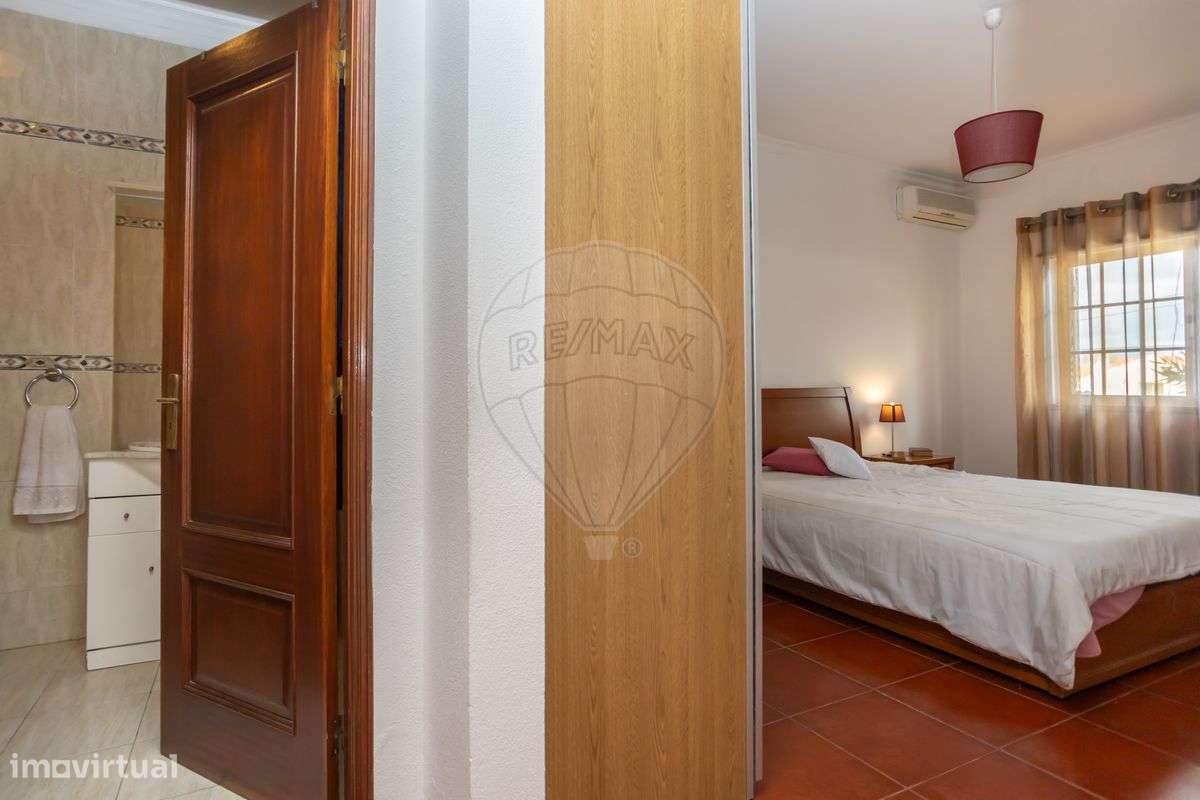 Moradia T4 em Quinta do Anjo-30