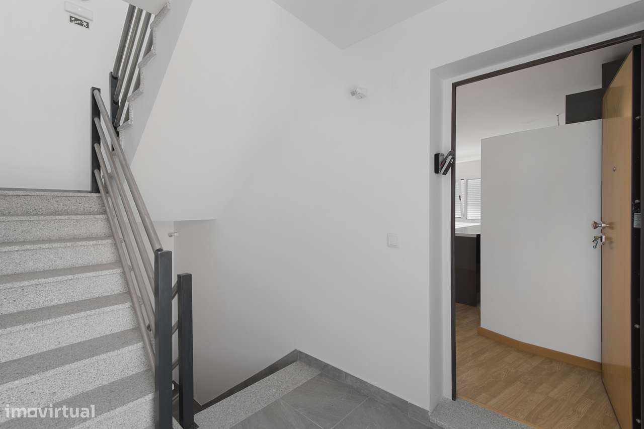 Apartamento T2 novo com garagem em Tortosendo-9