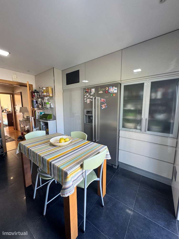 Apartamento duplex T4 com 3  garagens-9
