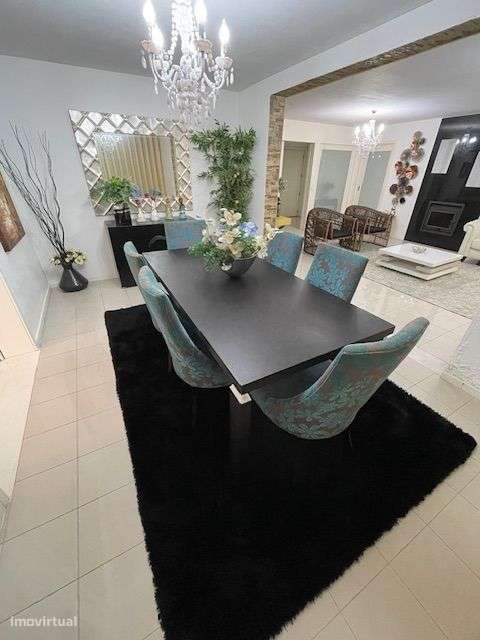 Apartamento T4 Duplex c/ garagem fechada p/ 2 carros.-1