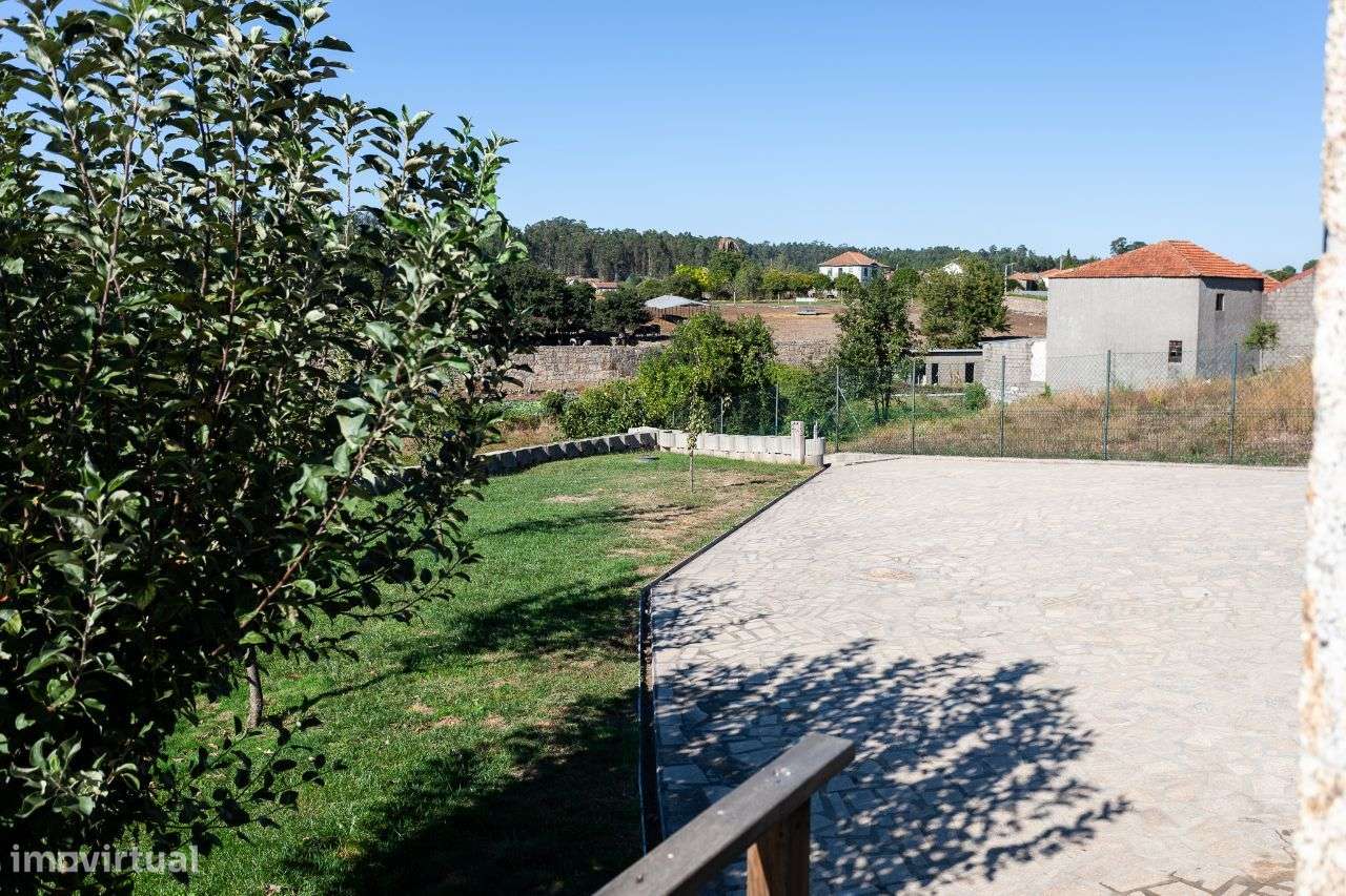 Moradia com Piscina e Campo de Ténis-24