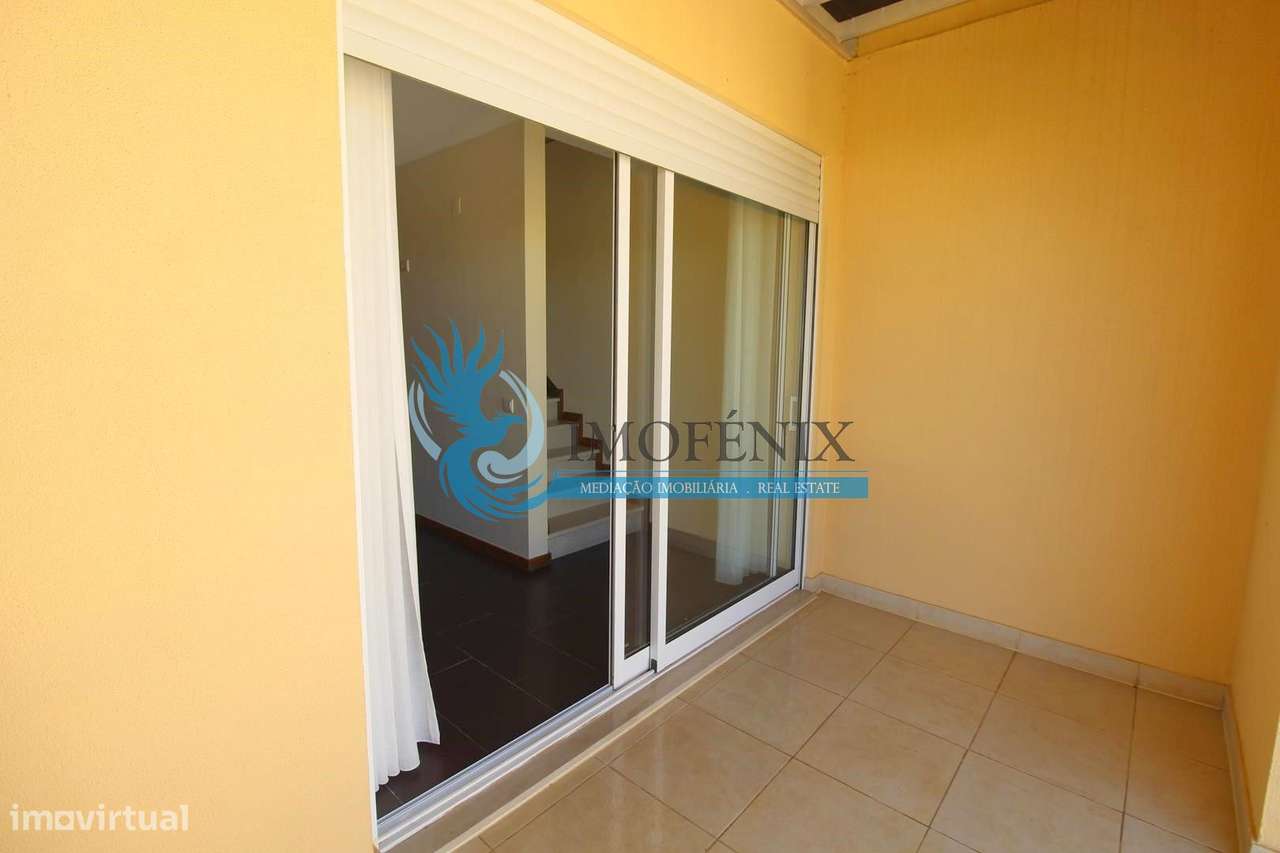 Moradia Geminada renovada T2+1 com piscina e garagem- Patroves- Albufe-25
