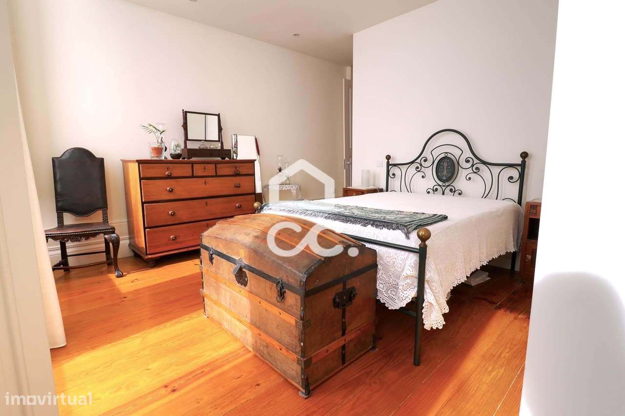 Moradia Clássica Renovada no Coração do Porto – Conforto e Elegância n-6