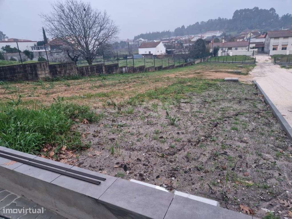 Moradia T3 Nova com lagradouro, situada em Mogofores, Anadia-23