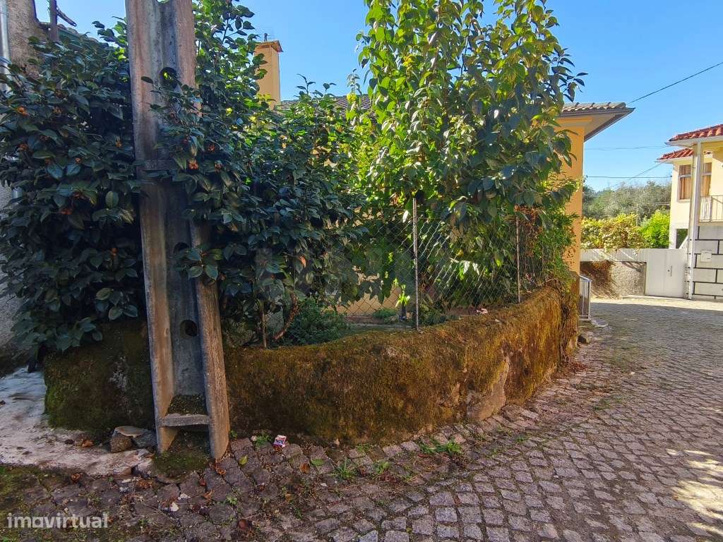 Moradia, em aldeia tranquila, em excelente estado de conservação, p...-38