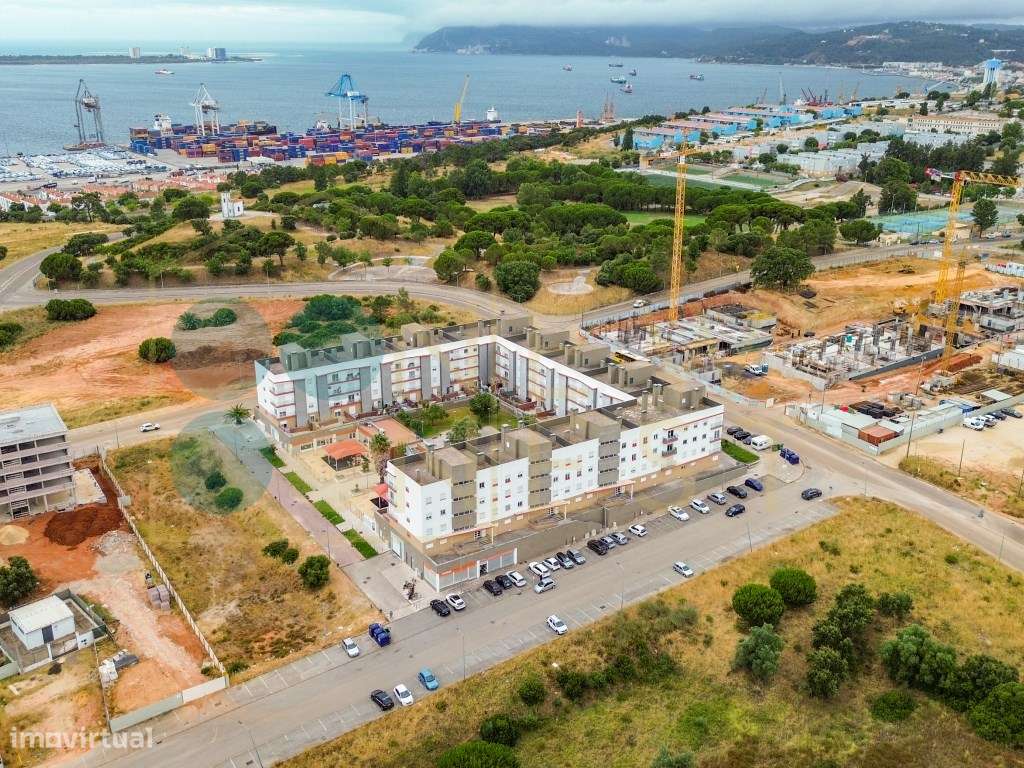 Apartamento T2 com elevador, parqueamento e arrecadação nas Manteig...-42