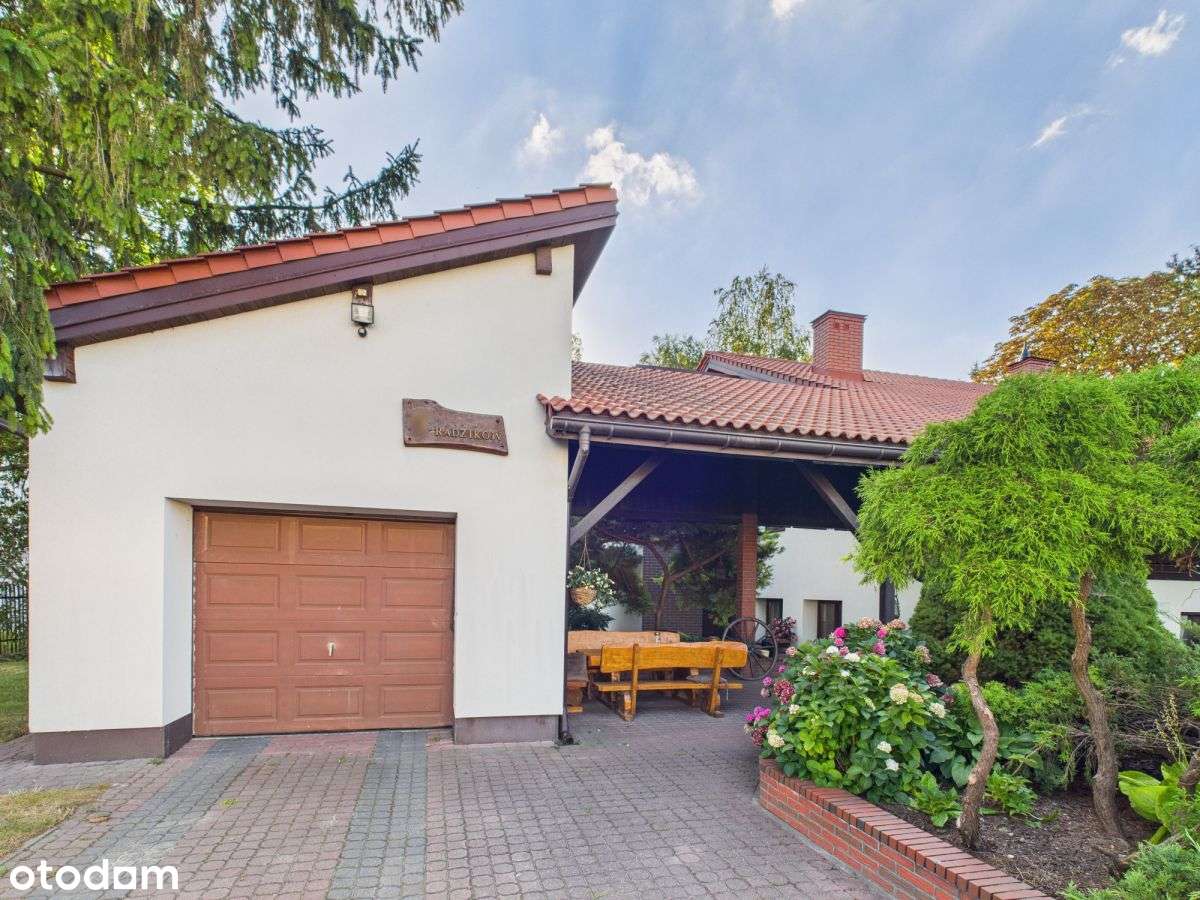 Wyjątkowy dom z garażem i przestronną działką-17