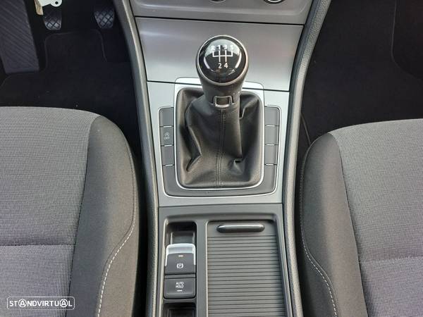 VW Golf 1.6 TDi BlueMotion Trendline - 19