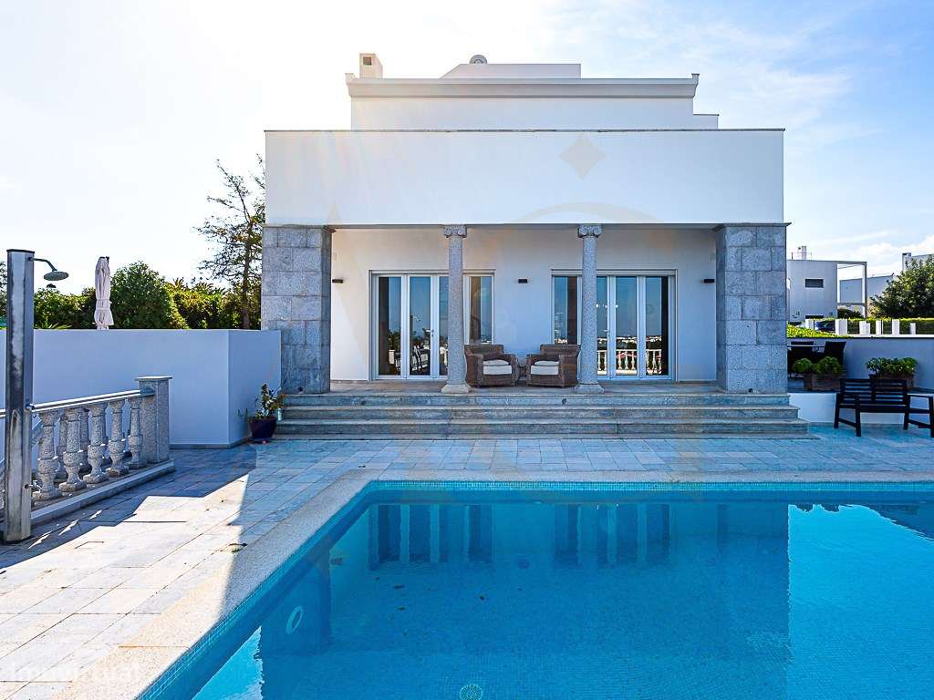 Moradia Exclusiva T4 com Vista Mar e Cidade em Tavira-28