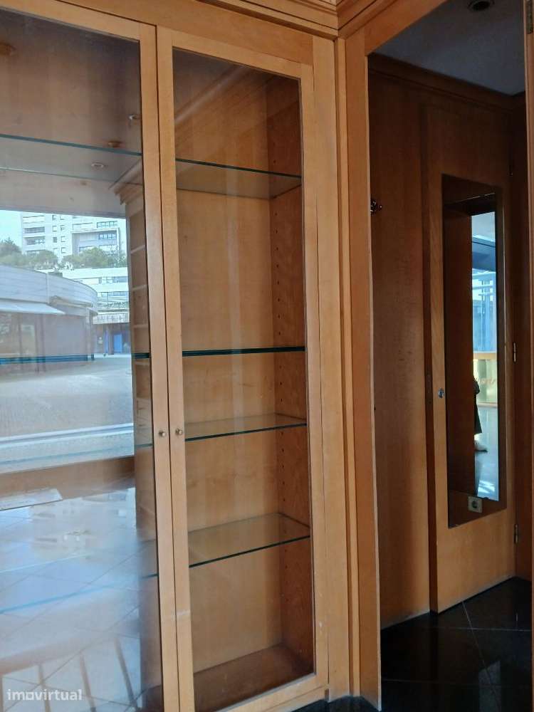 Loja junto ao metro da Praça da Galiza-Porto - Grande imagem: 5/9