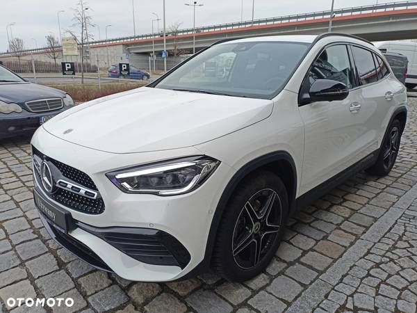 Mercedes-Benz GLA 250e AMG Line - 3