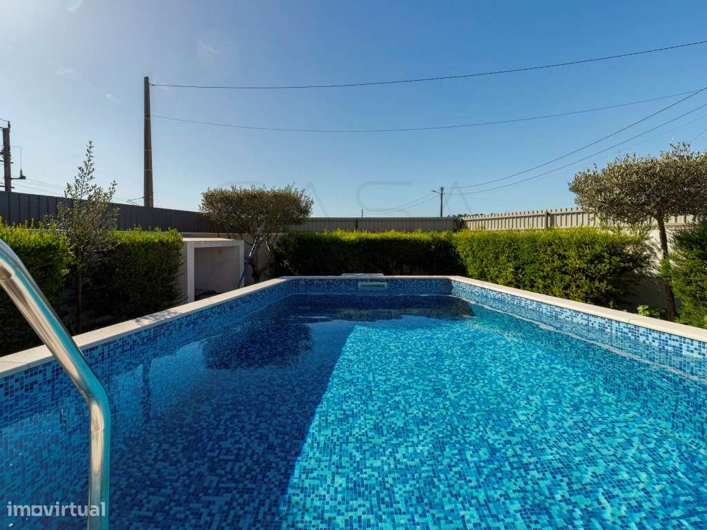 Moradia térrea com logradouro, piscina e estacionamento em Grândola-12