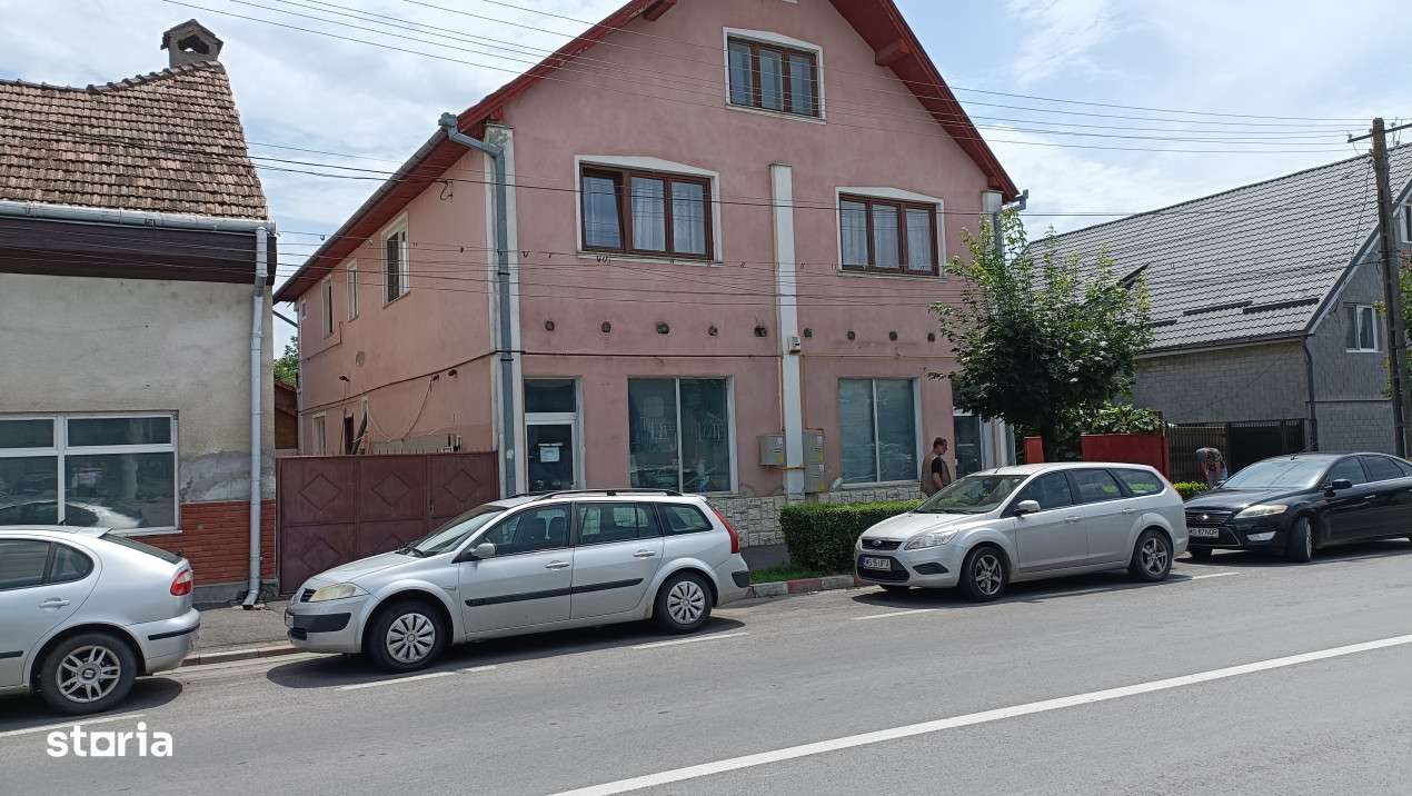 Casa de vanzare - complex imobiliar - Imagine principală: 1/17