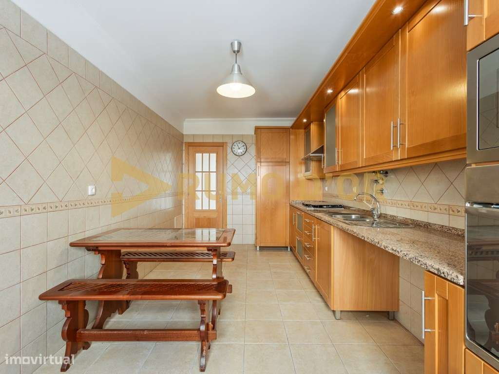 Apartamento T2 com Garagem para 2 Carros em Barnabé - Alenquer-8