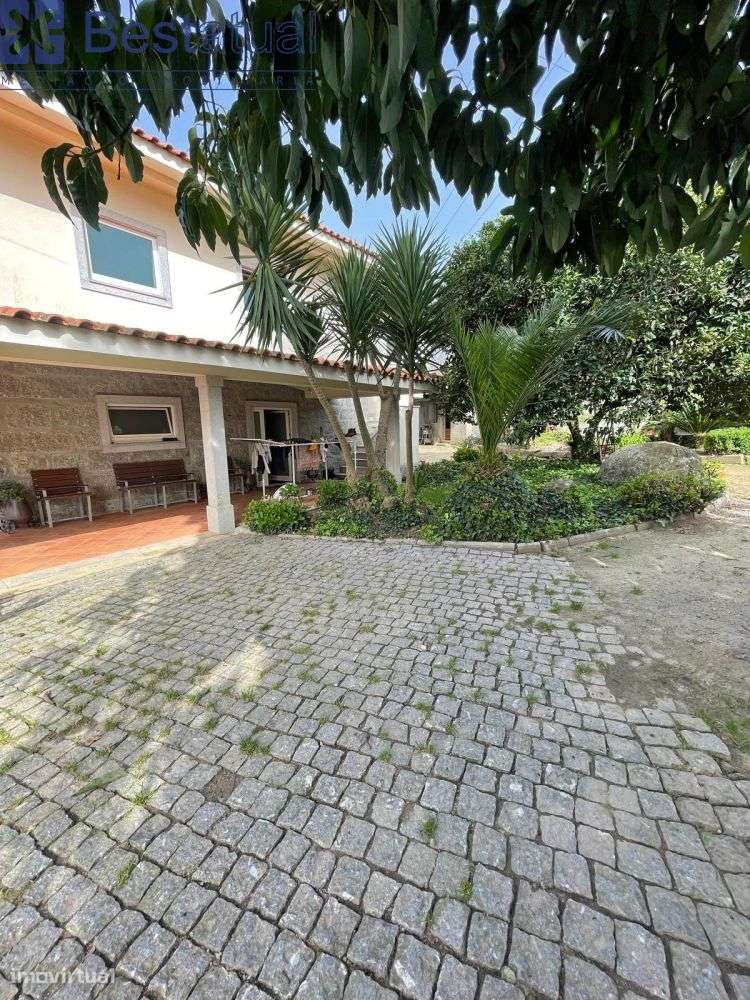 Moradia T4 Isolada - 5 min. Centro Sto. Tirso-3