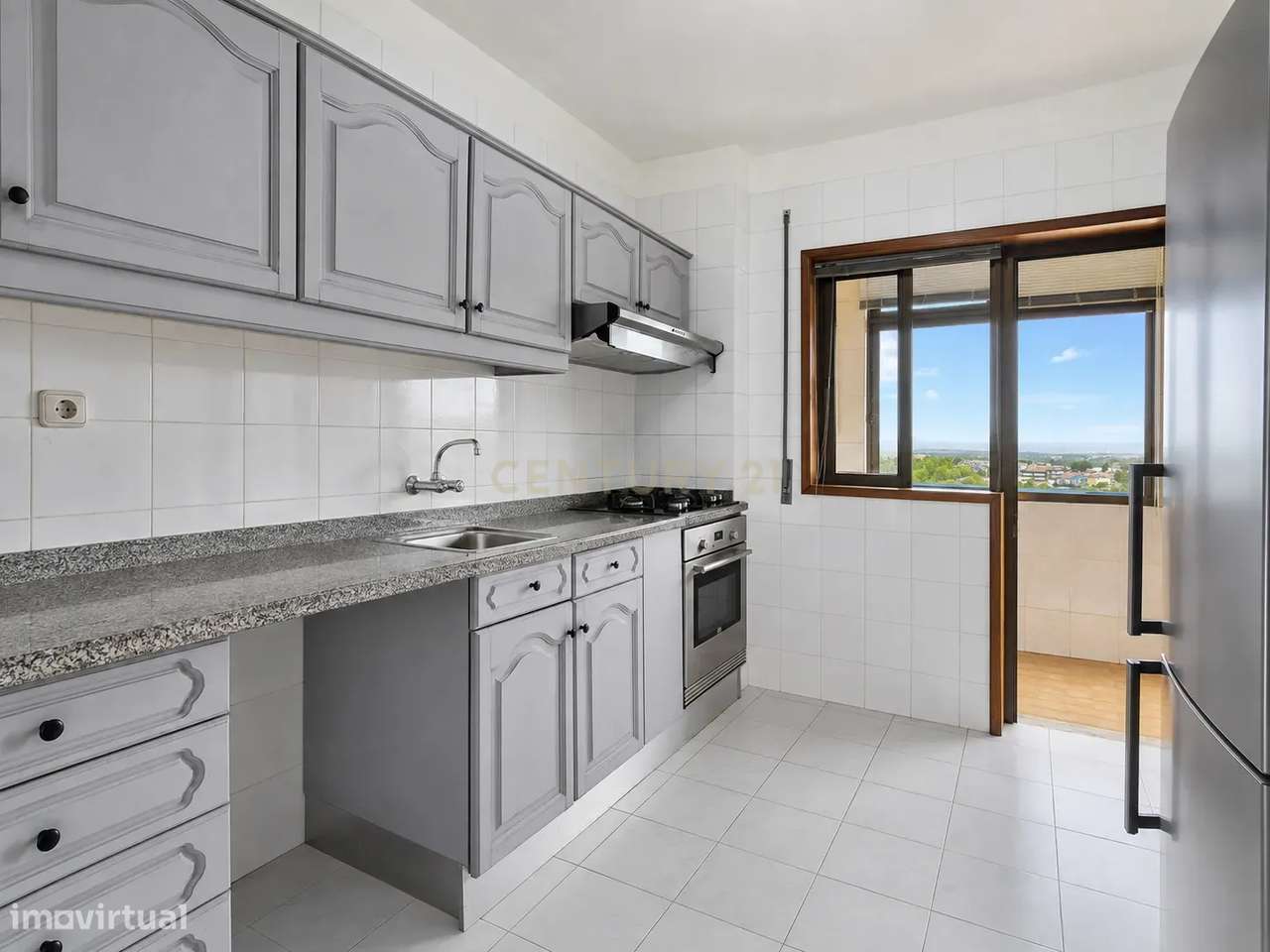 APARTAMENTO T2 | VARANDA | LUGAR DE GARAGEM | ARRUMOS | ELEVADOR | GON-5