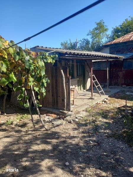 Casa de vanzare 1500 mp2 - Imagine principală: 4/8