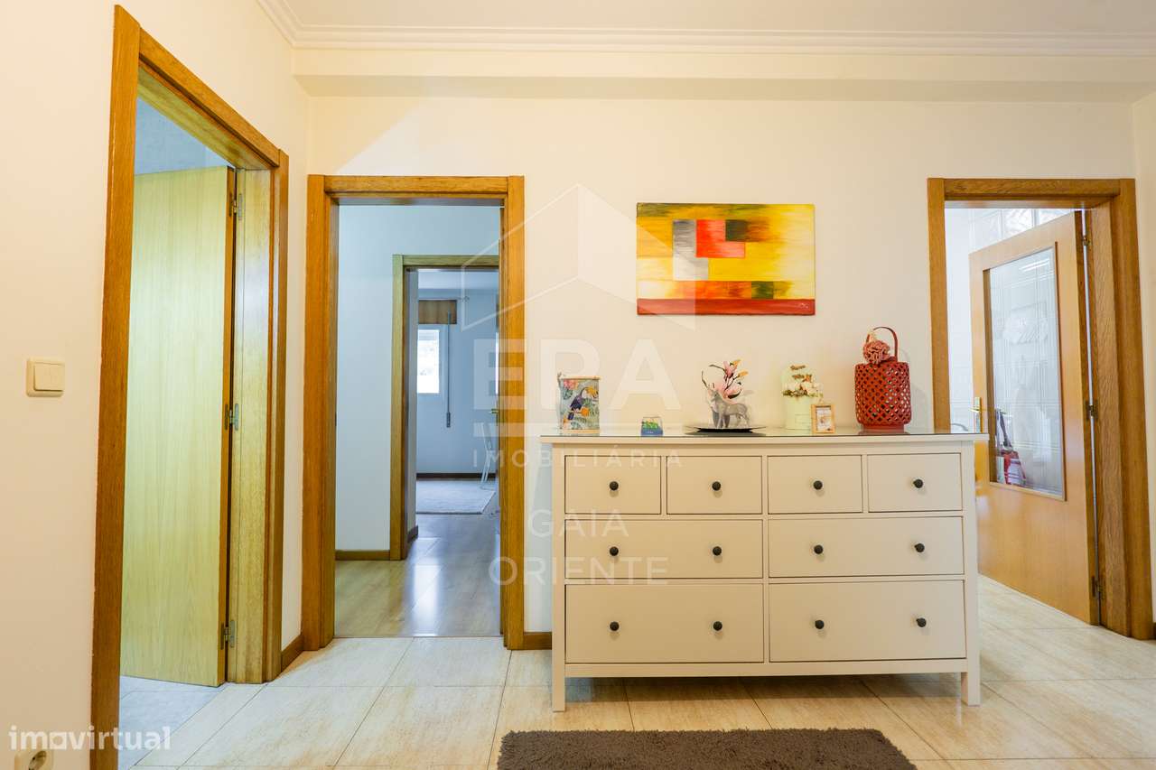 Apartamento T2+1 com Garagem em Grijó-24