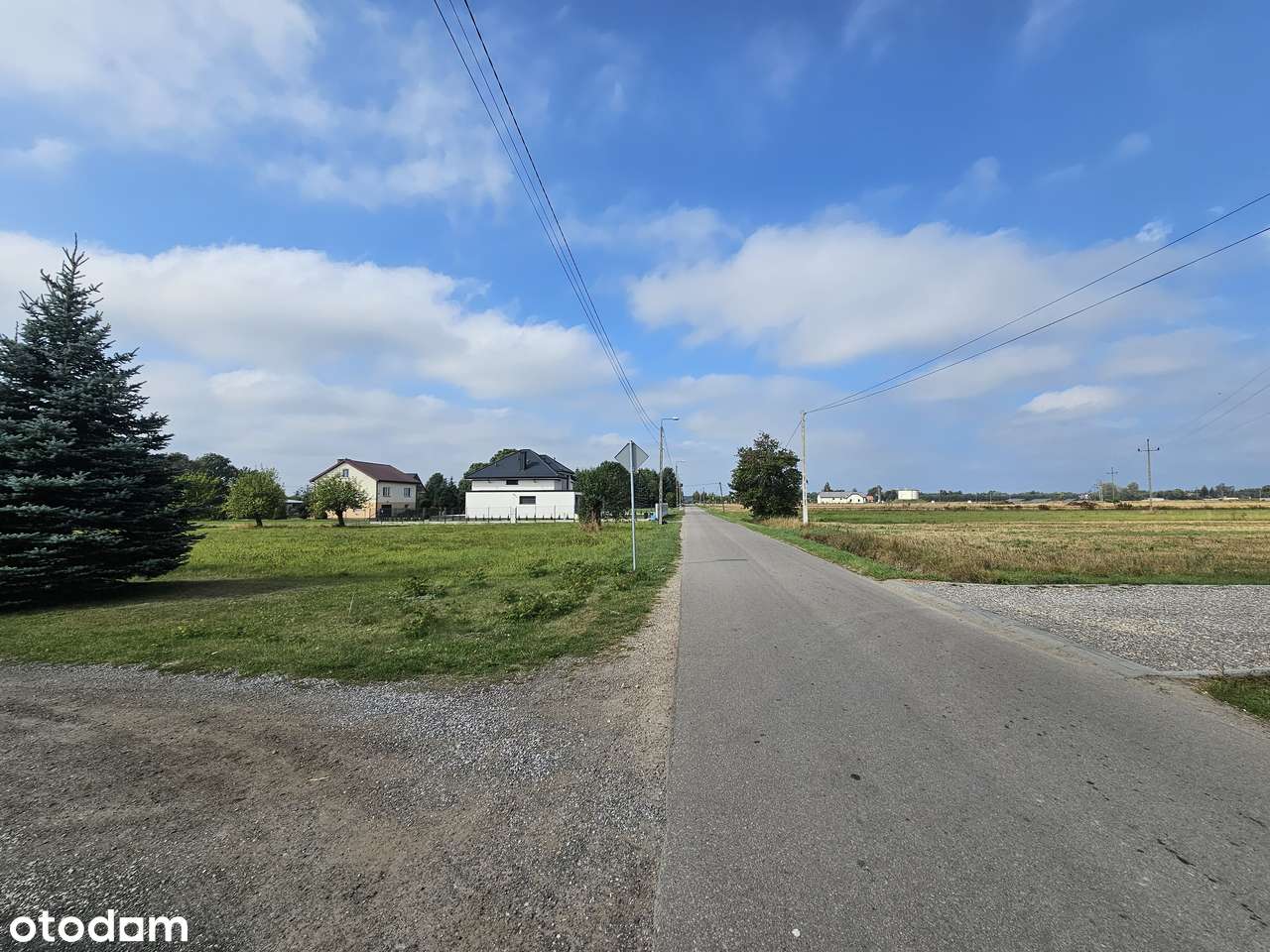 Uchwalony plan; b. dobry dojazd do W-wy; szkoła, PKP. Nowe domy-1