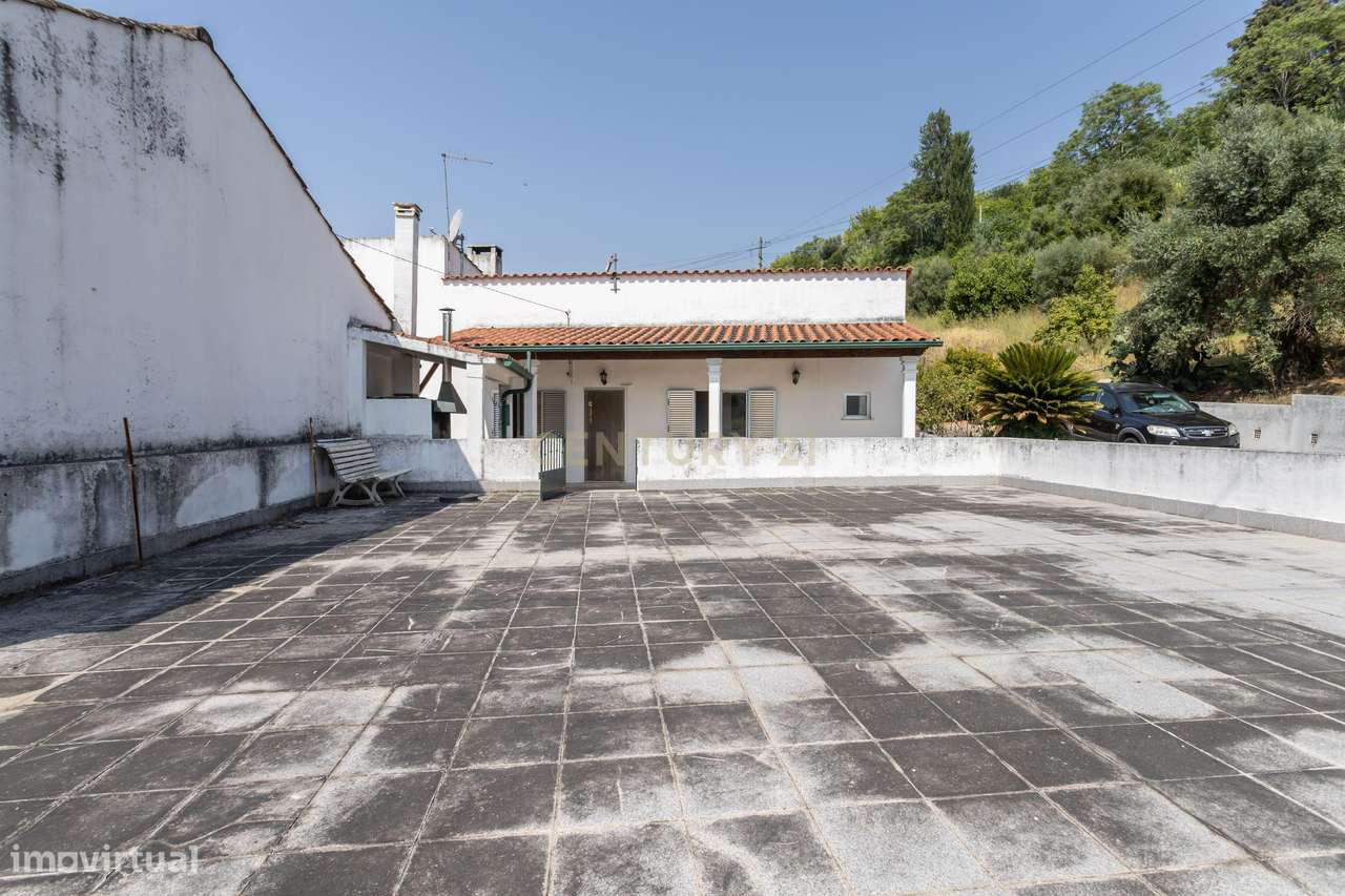 Moradia T2 com Terreno 7600m2 em Tomar-27