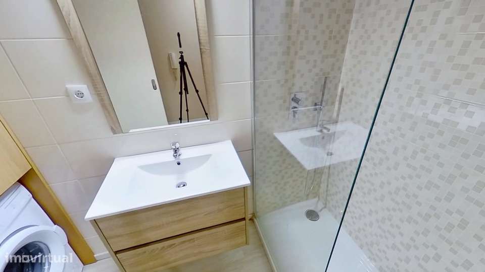 T1 com varanda e mobiliário no Bonfim, Porto - Grande imagem: 2/14